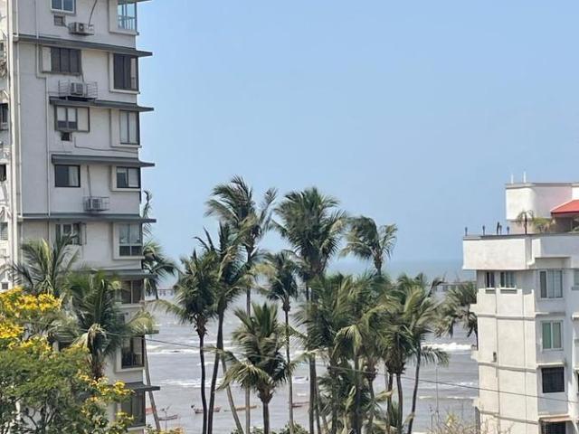 4 BHK Apartment in Bandra West for resale Mumbai. The reference number is 18678451