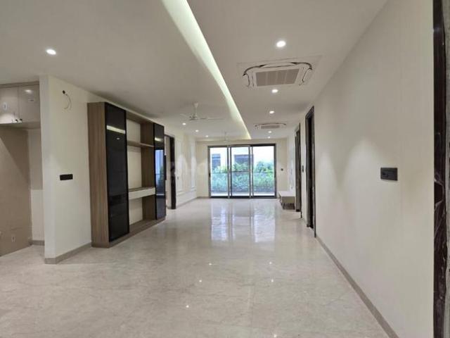 4 BHK Apartment in Banjara Hills for resale Hyderabad. The reference number is 19733404