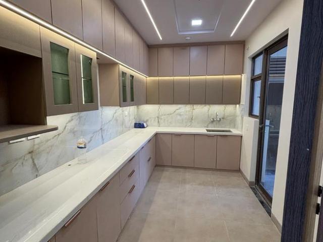 4 BHK Apartment in Gomti Nagar for rent Lucknow. The reference number is 19721325