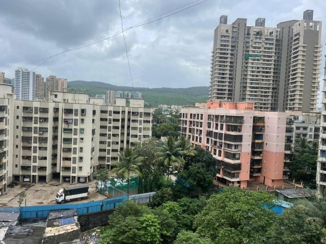 4 BHK Apartment in Goregaon East for resale Mumbai. The reference number is 20167987