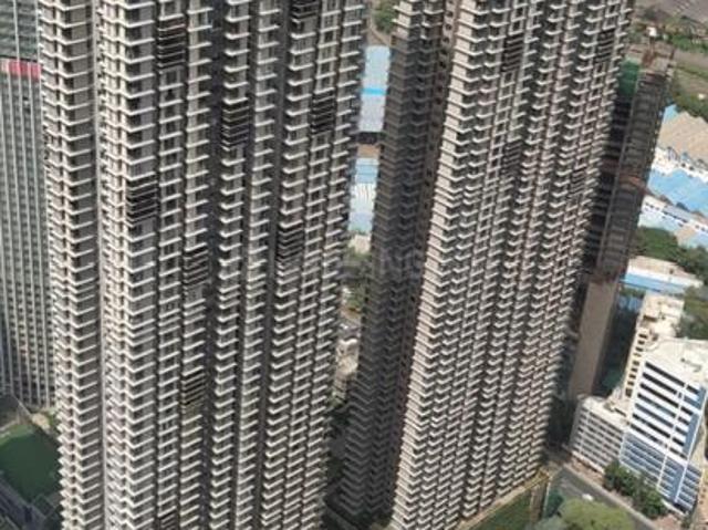 4 BHK Apartment in Goregaon West for resale Mumbai. The reference number is 19730057