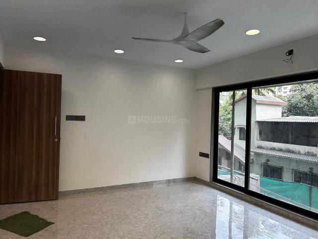 4 BHK Apartment in Goregaon West for resale Mumbai. The reference number is 19968021