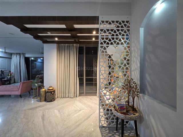 4 BHK Apartment in Ghatkopar West for rent Mumbai. The reference number is 20596884