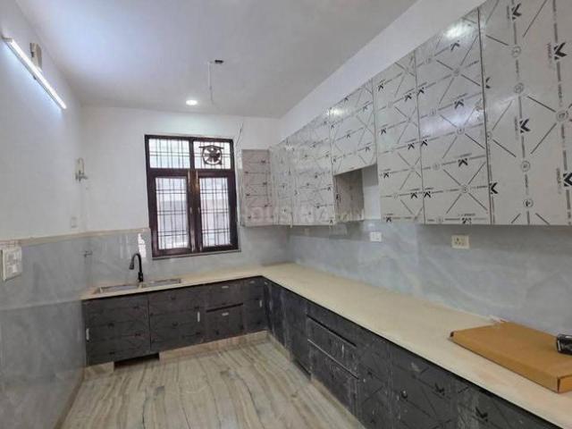 4 BHK Apartment in Green Field Colony for rent Faridabad. The reference number is 20211165