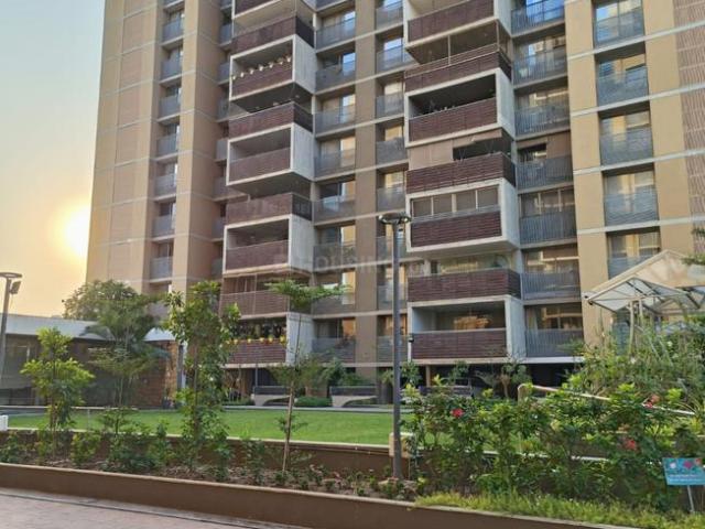 4 BHK Apartment in Gurukul for resale Ahmedabad. The reference number is 11986835