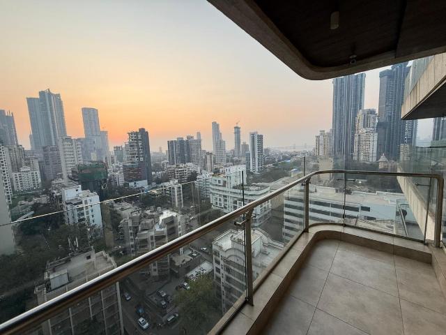 4 BHK Apartment in Dadar West for resale Mumbai. The reference number is 19041974
