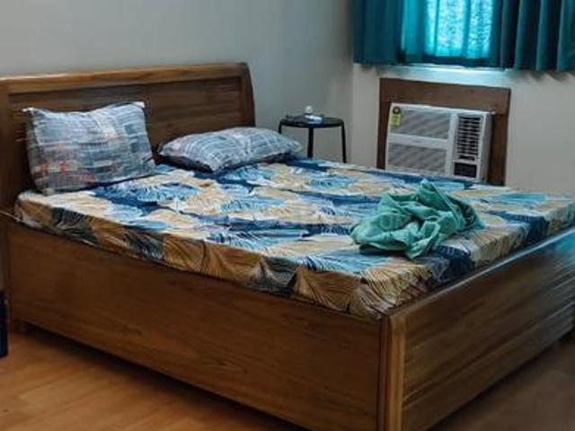 4 BHK Apartment in DLF Phase 2 for rent Gurgaon. The reference number is 18610464