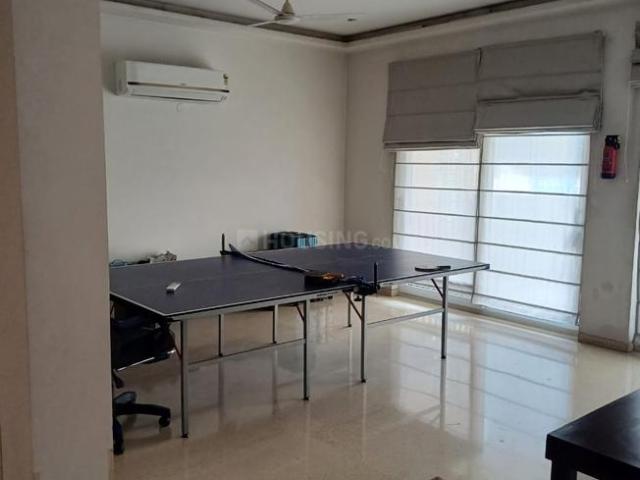 4 BHK Apartment in DLF Phase 5 for rent Gurgaon. The reference number is 18861769