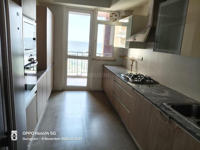 4 BHK Apartment in DLF Phase 5 for rent Gurgaon. The reference number is 18909339