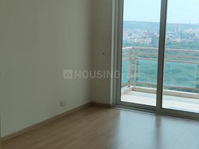 4 BHK Apartment in DLF Phase 5 for rent Gurgaon. The reference number is 19367775