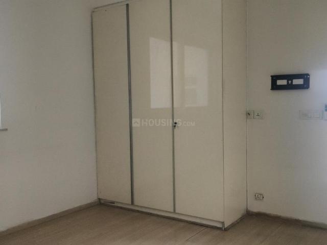 4 BHK Apartment in DLF Phase 5 for rent Gurgaon. The reference number is 19390989