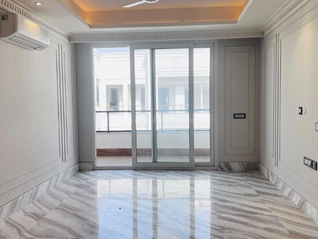 4 BHK Apartment in DLF Phase 5 for rent Gurgaon. The reference number is 19430884