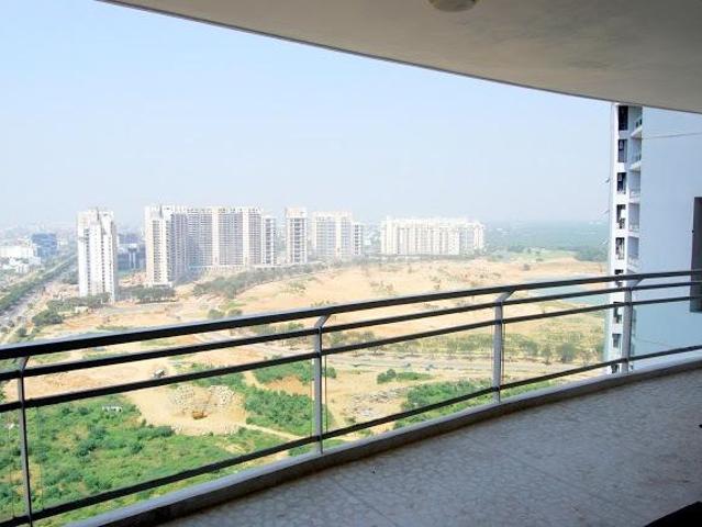 4 BHK Apartment in DLF Phase 5 for rent Gurgaon. The reference number is 20023950