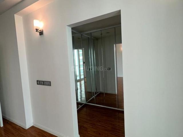4 BHK Apartment in DLF Phase 5 for rent Gurgaon. The reference number is 20561431