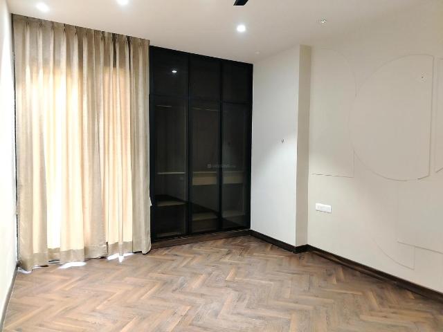 4 BHK Apartment in DLF Phase 5 for rent Gurgaon. The reference number is 20697848