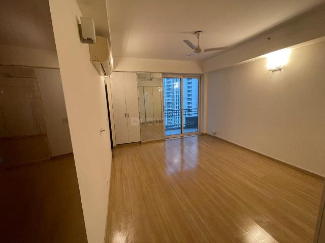 4 BHK Apartment in DLF Phase 5 for rent Gurgaon. The reference number is 20748305