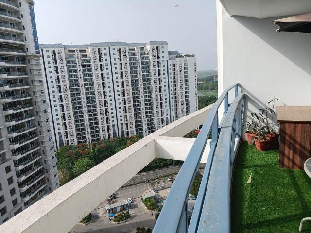 4 BHK Apartment in DLF Phase 5 for rent Gurgaon. The reference number is 20977801