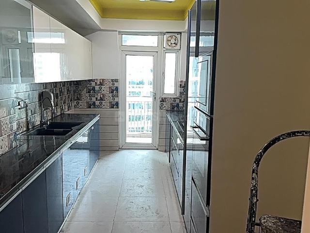 4 BHK Apartment in DLF Phase 5 for resale Gurgaon. The reference number is 18200260