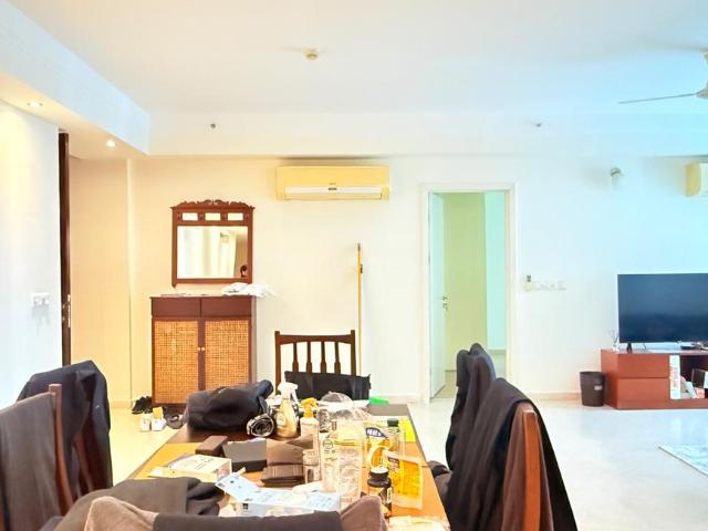 4 BHK Apartment in DLF Phase 5 for resale Gurgaon. The reference number is 20744127