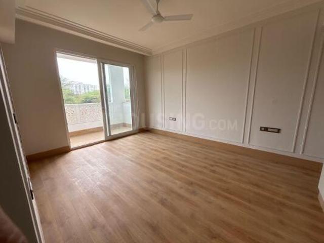 4 BHK Apartment in DLF Phase 5 for resale Gurgaon. The reference number is 20856166