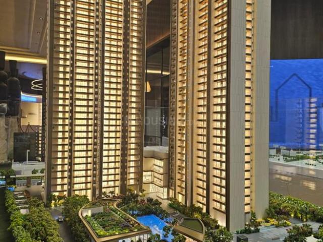 4 BHK Apartment in DLF Phase 5 for resale Gurgaon. The reference number is 20948619