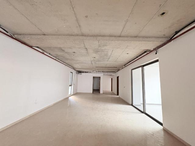 4 BHK Apartment in Financial District for resale Hyderabad. The reference number is 20483996