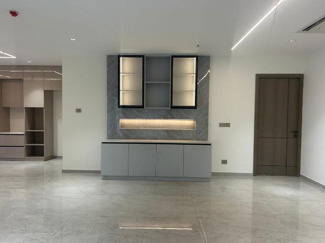 4 BHK Apartment in Financial District for resale Hyderabad. The reference number is 20572455