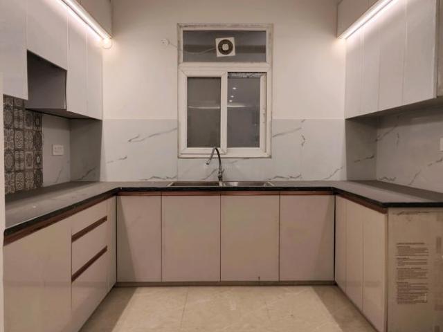 4 BHK Apartment in Freedom Fighters Enclave for rent New Delhi. The reference number is 19998023