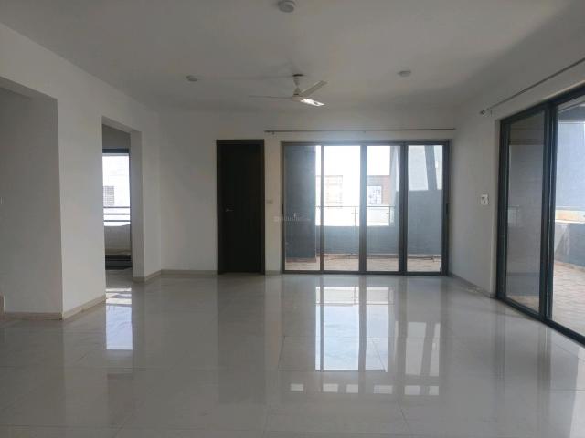 4 BHK Apartment in Fursungi for rent Pune. The reference number is 20709008