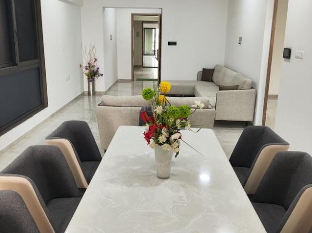 4 BHK Apartment in Kothrud for resale Pune. The reference number is 18289192