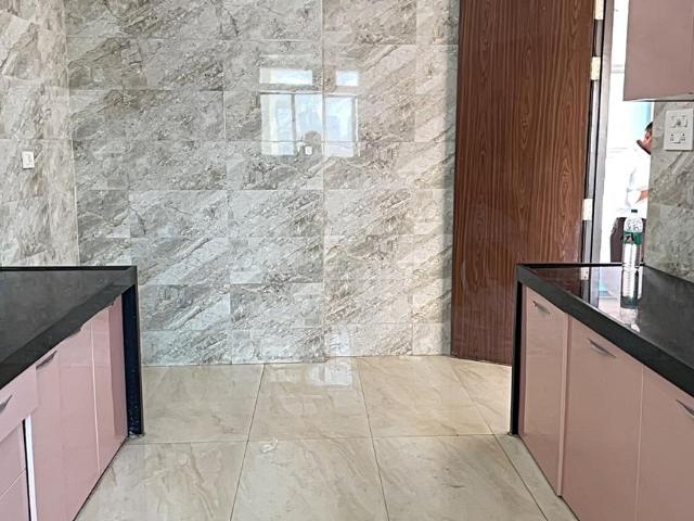 4 BHK Apartment in Kandivali East for resale Mumbai. The reference number is 17003375