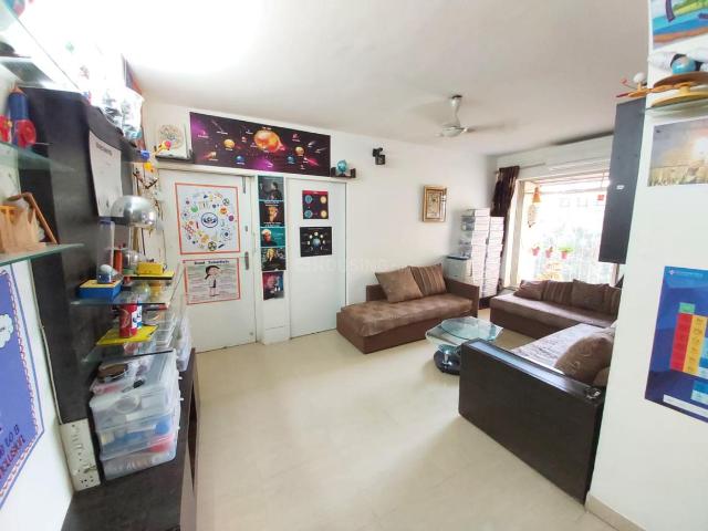 4 BHK Apartment in Kandivali East for resale Mumbai. The reference number is 18971696