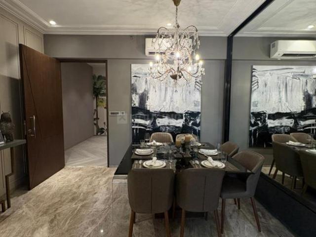 4 BHK Apartment in Kandivali East for resale Mumbai. The reference number is 19785908
