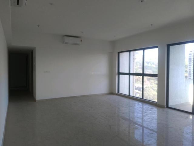4 BHK Apartment in Kandivali East for resale Mumbai. The reference number is 19996361