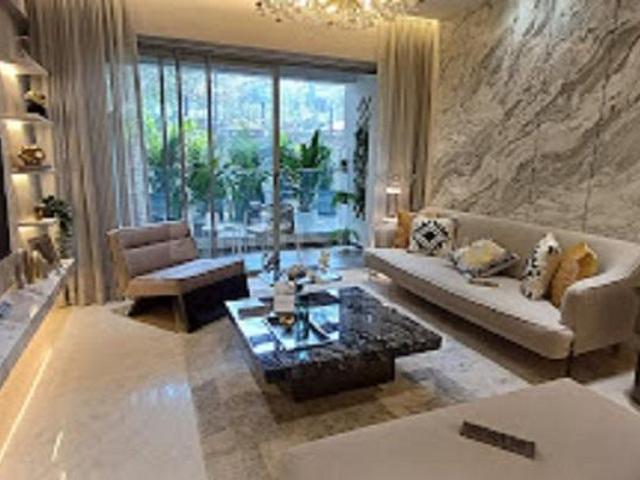 4 BHK Apartment in Kandivali East for resale Mumbai. The reference number is 20176989