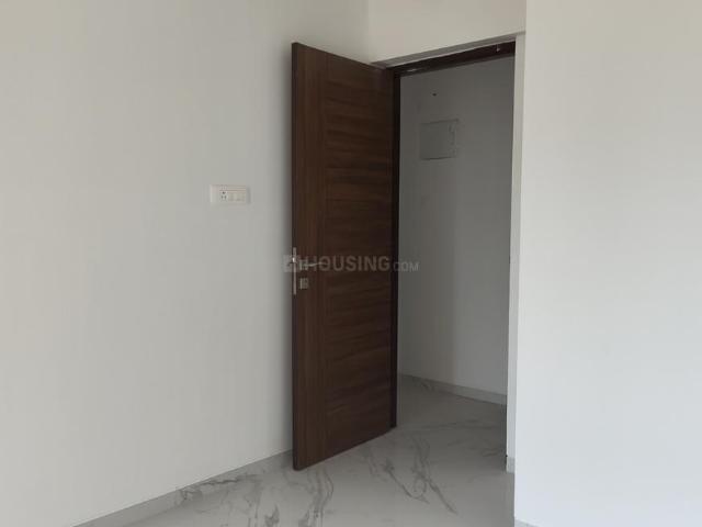 4 BHK Apartment in Kandivali West for resale Mumbai. The reference number is 19672485