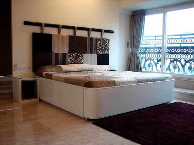 4 BHK Apartment in Khar West for resale Mumbai. The reference number is 9319357