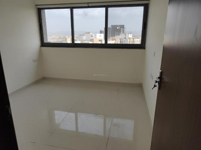 4 BHK Apartment in Hadapsar for rent Pune. The reference number is 20454912