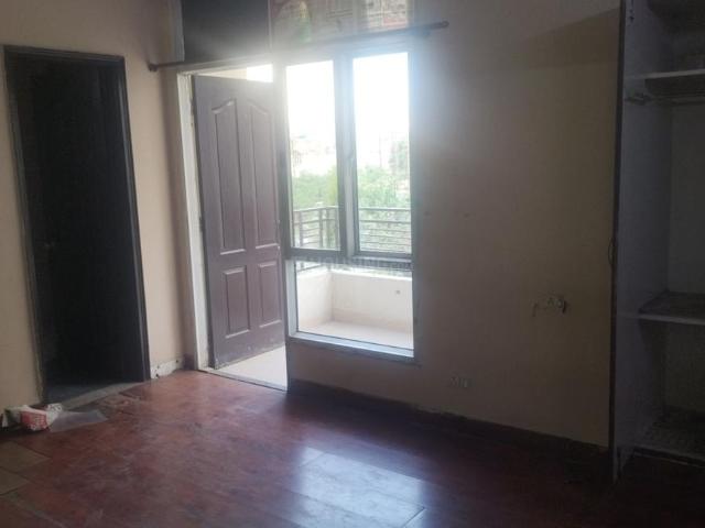 4 BHK Apartment in Indirapuram for resale Ghaziabad. The reference number is 19952221