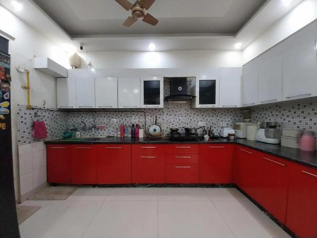 4 BHK Apartment in Indirapuram for resale Ghaziabad. The reference number is 20315235