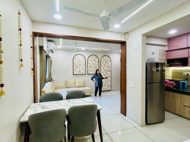 4 BHK Apartment in Iscon Ambli Road for rent Ahmedabad. The reference number is 20601515