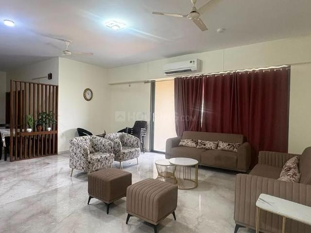 4 BHK Apartment in Iscon Ambli Road for rent Ahmedabad. The reference number is 20804904