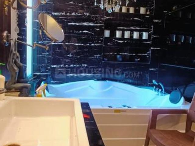 4 BHK Apartment in Iscon Ambli Road for resale Ahmedabad. The reference number is 19171705