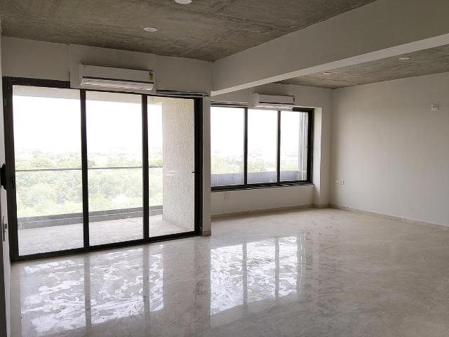 4 BHK Apartment in Iscon Ambli Road for resale Ahmedabad. The reference number is 19806661