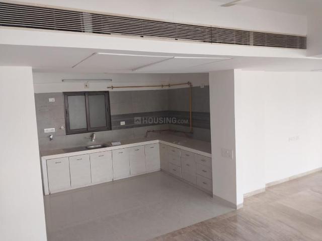 4 BHK Apartment in Jodhpur for rent Ahmedabad. The reference number is 20965580