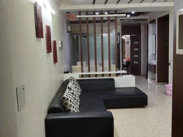 4 BHK Apartment in Jodhpur for rent Ahmedabad. The reference number is 7498959