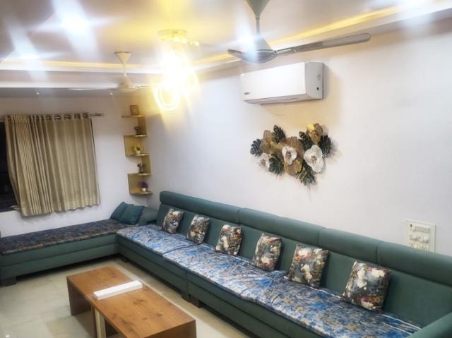 4 BHK Apartment in Jodhpur for resale Ahmedabad. The reference number is 14818100