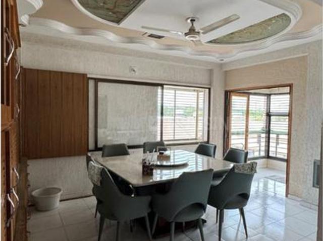 4 BHK Apartment in Jodhpur for resale Ahmedabad. The reference number is 19998061