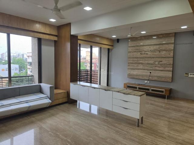 4 BHK Apartment in Jodhpur for resale Ahmedabad. The reference number is 20993667