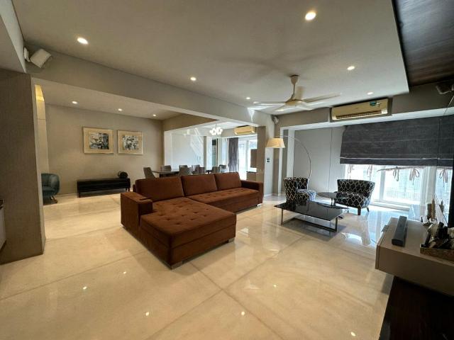 4 BHK Apartment in Juhu for rent Mumbai. The reference number is 18881804